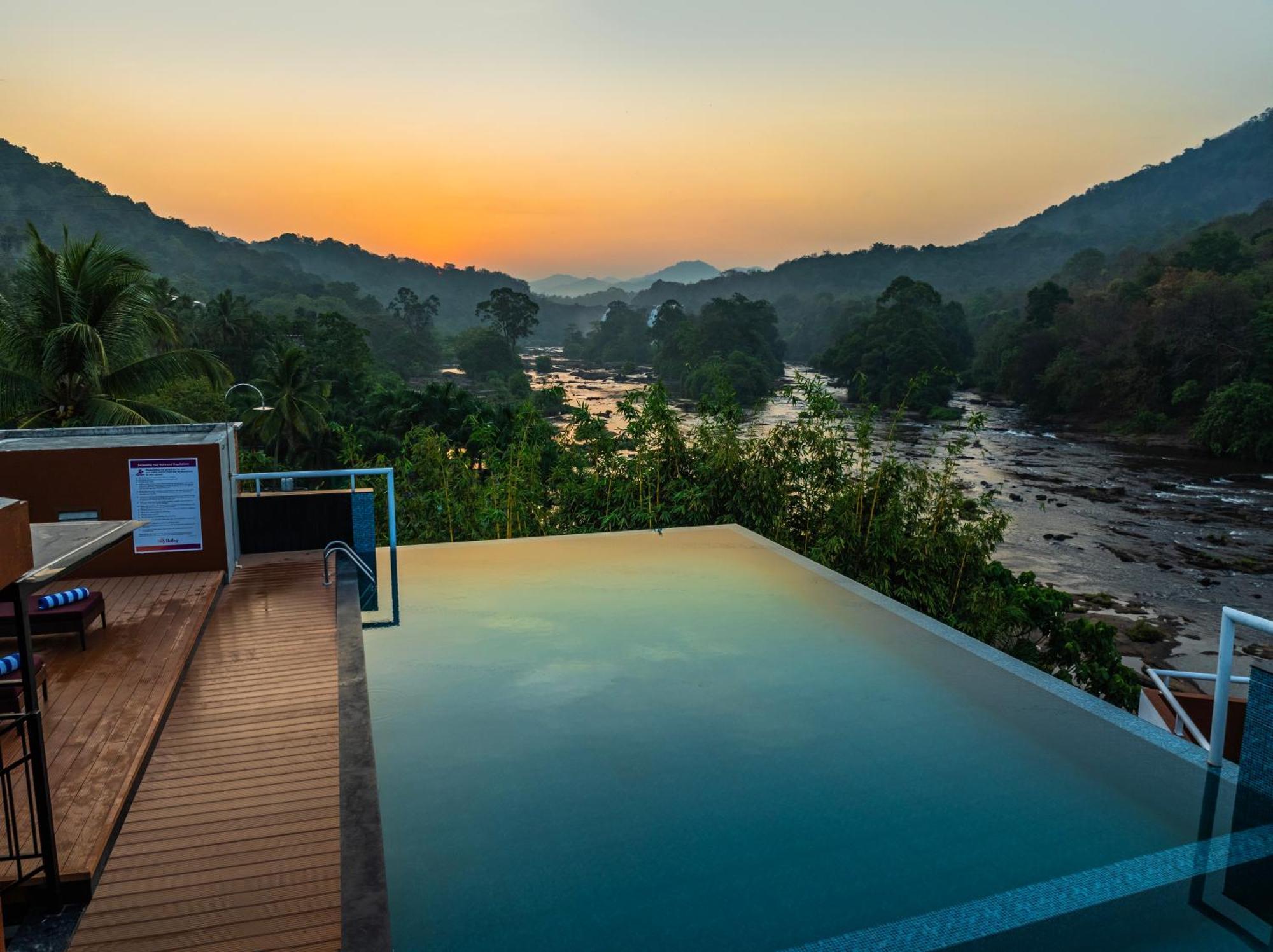 सहारा Sterling Athirappilly Kallana