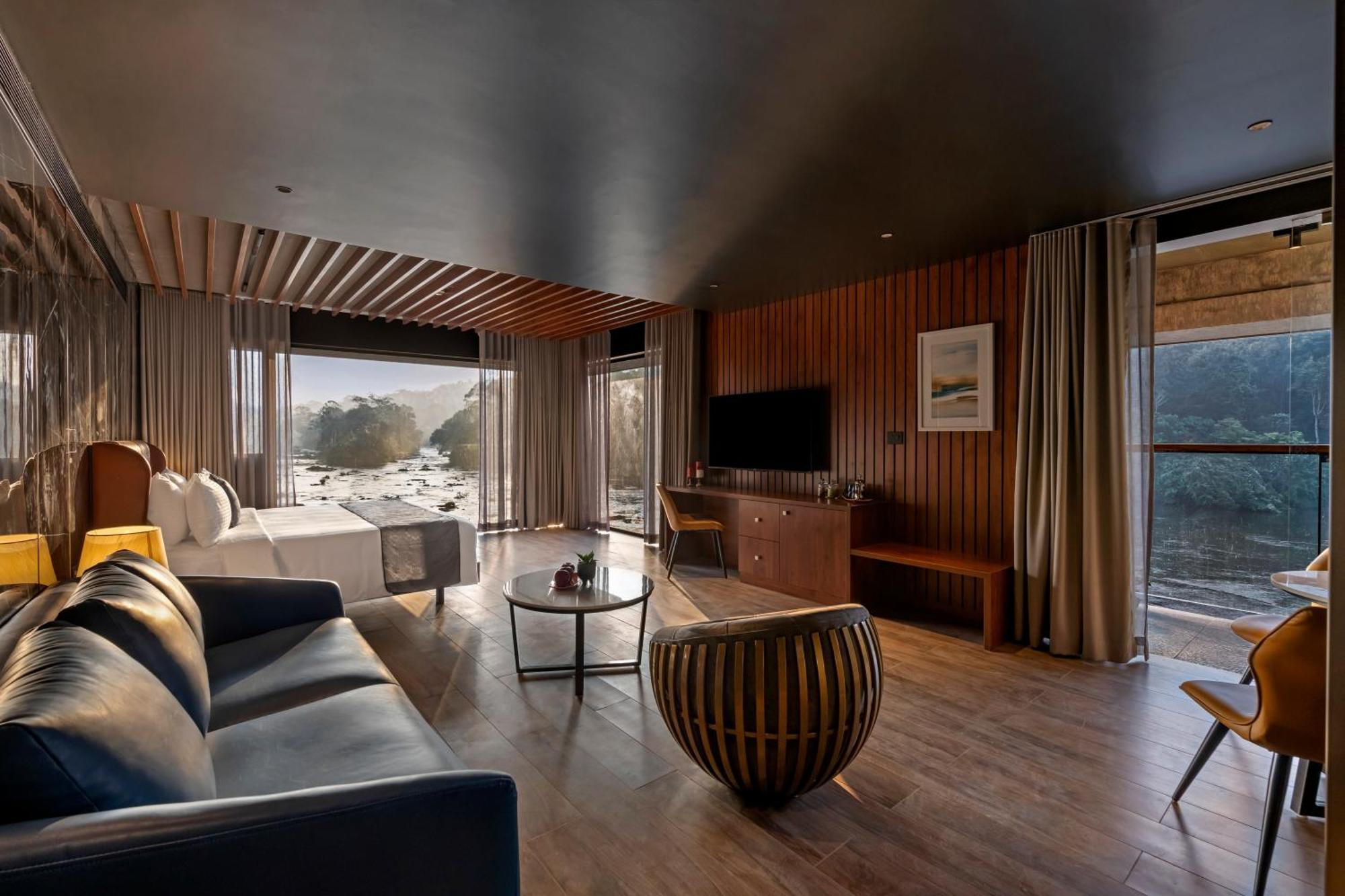 सहारा Sterling Athirappilly 4*